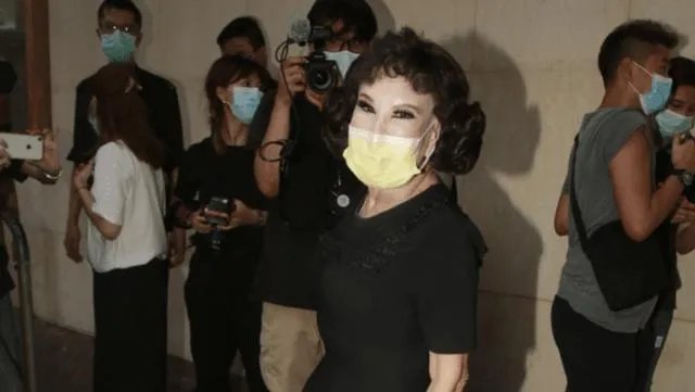 赌王灵堂出现闹事者,自称是赌王私生女,喊话要见何超琼,她这是什么操作?