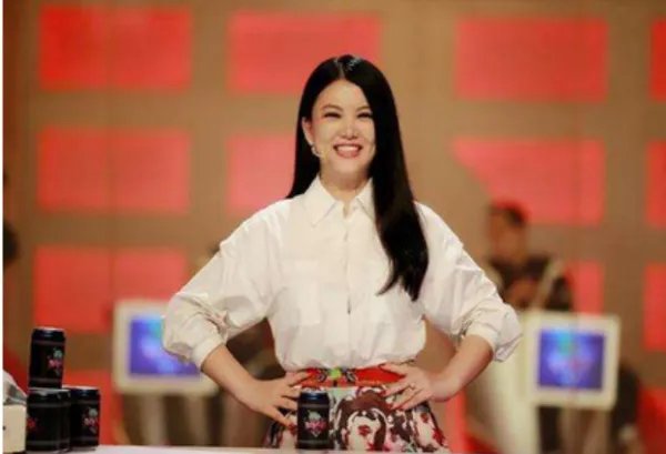 湖南卫视两任一姐李湘和谢娜现状如何？谁发展得更好？