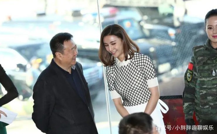 两婚两离的尤小刚,力捧小30岁女友,究竟图什么?