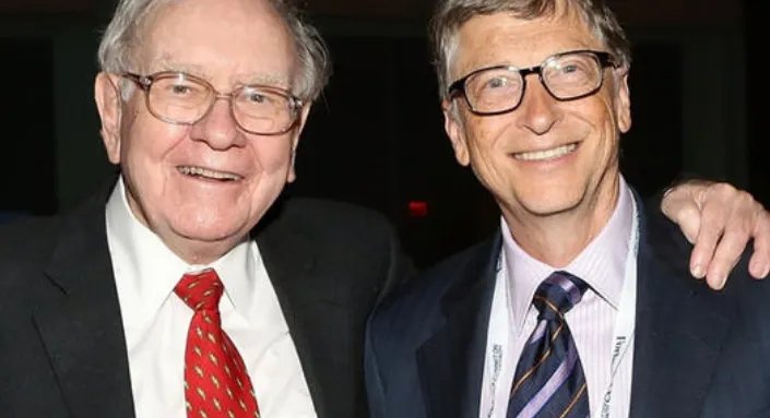 盖茨做蛋糕祝福巴菲特90岁生日，如何看待两人的友情？