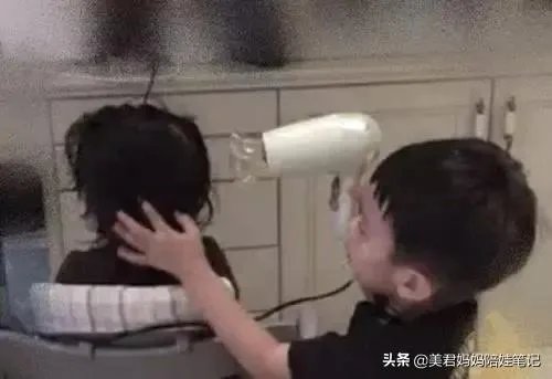 经济能力一般，只能自己带娃，生二胎的后悔吗？