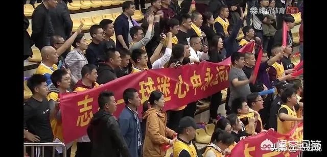 比赛还剩1分钟，林志杰下场，阿不都沙拉木鼓掌欢送，你怎么看？