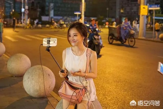 如何评价冯提莫？