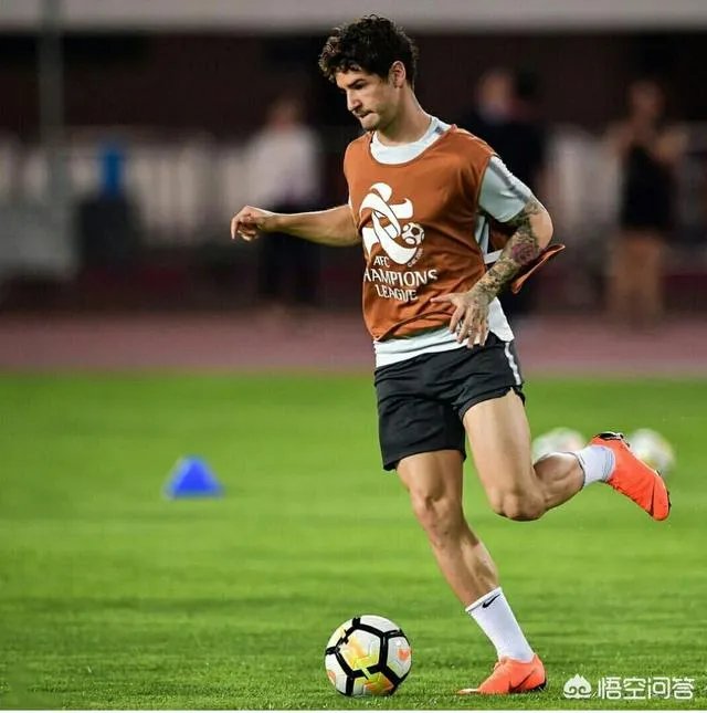 广州恒大发布亚冠迎战天津权健的对决海报：捍卫荣耀！你如何评价？