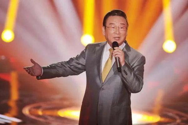 谭维维改编的摇滚《敢问路在何方》，为何大家反响如此强烈？