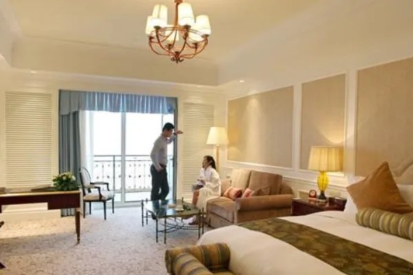 去三亚旅游住哪个酒店好