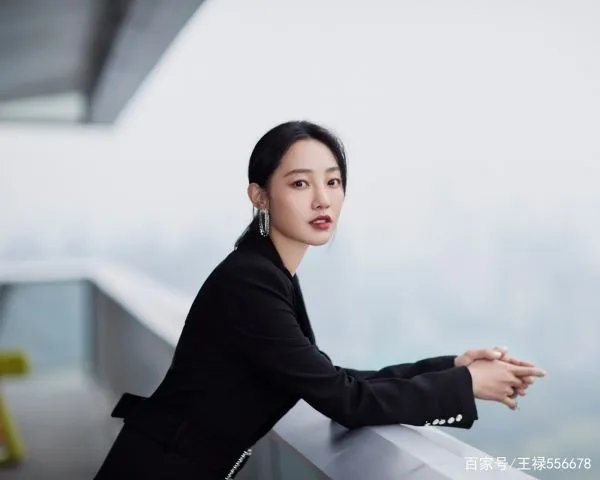 37岁白百何近况曝光，离婚后人气大跌，你认为她还能回归曾经吗？