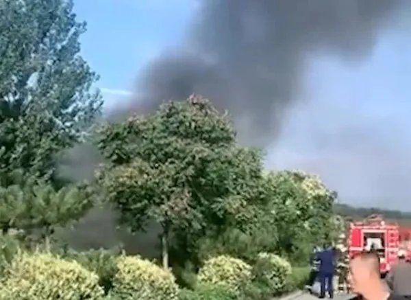 河北承德一公交车与货车相撞,这到底是谁的责任?