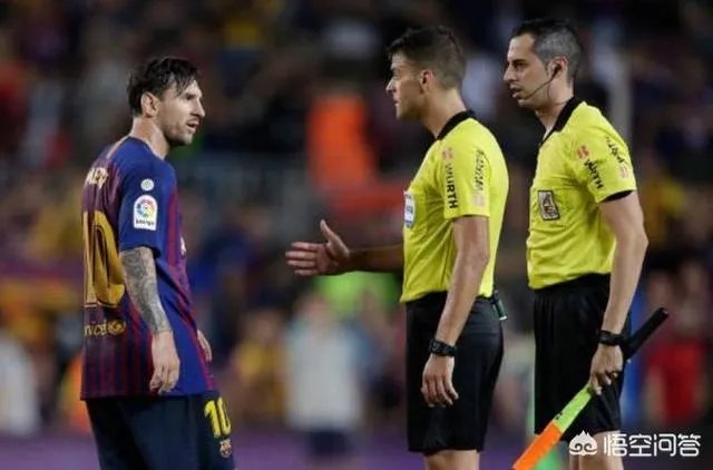 十人巴萨2：2战平赫罗纳，梅西罕见发脾气，怒骂主裁判赛后拒绝握手，对此你怎么看？