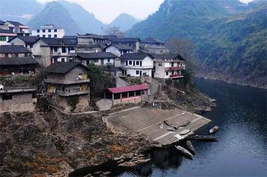 重庆秀山县属于哪个区