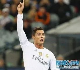 c罗队友进球为啥举手