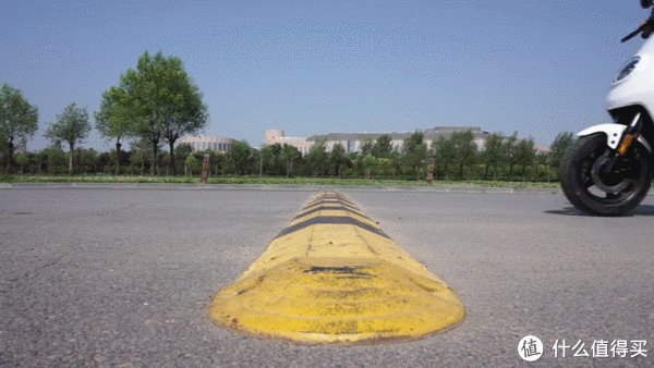 不粉不黑——小牛电动车 N1、M1 对比使用体验(附真人秀)