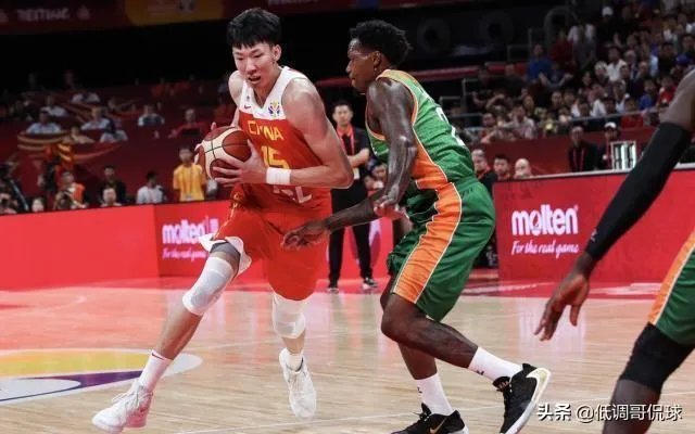 世界杯首战，中国男篮球员周琦拼到抽筋，如何评价周琦的拼搏精神？
