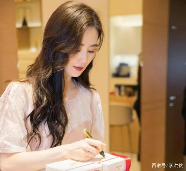 又胜诉了!刘诗诗名誉权案新进展,被告要赔她6万元,已登报道歉,为什么?