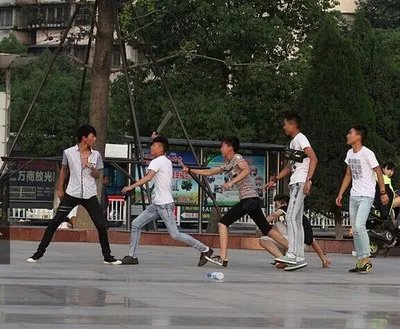 俄一学生袭击学校，还有过哪些学生做出过激行为？