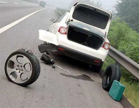 自己在家怎样检查汽车轮胎压力？