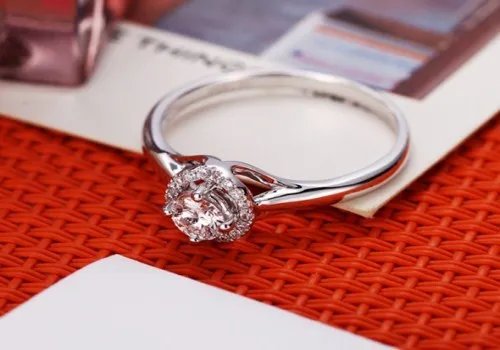 结婚钻戒一般买多大合适 如何挑选结婚钻戒