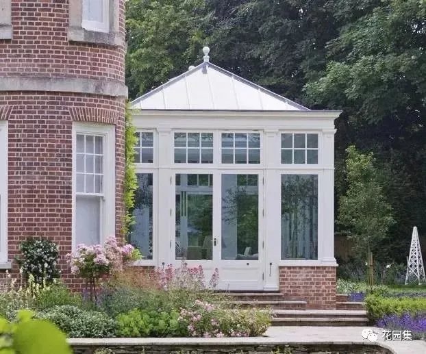 花园里有一间阳光房,美了这个灿烂的季节