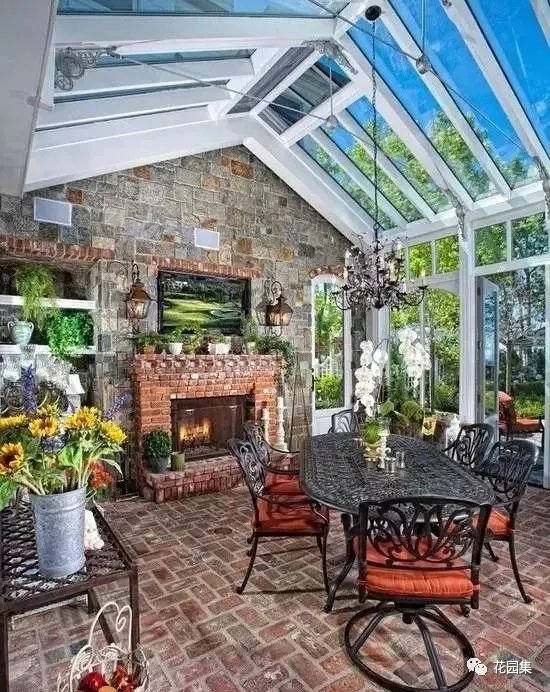 花园里有一间阳光房,美了这个灿烂的季节