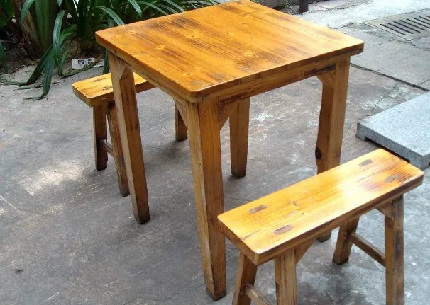 大爷制作“共享板凳”方便小区是真的吗？