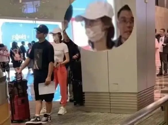 郑恺苗苗官宣领证，他们是怎么相识相恋的？