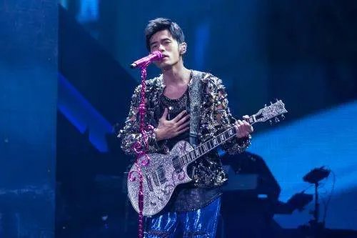 故事的小黄花是什么歌