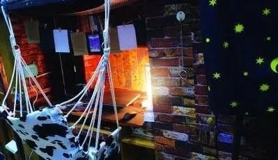 男生将寝室改成居酒屋，是怎么回事？