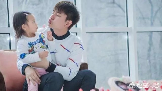 李小璐微博背景墙换成与贾乃亮的婚纱照，两人真的要复合吗？