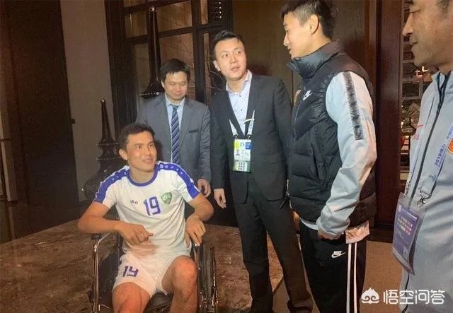 韦世豪背后铲伤对手还骂人，国足输掉比赛更输掉球德，怎么看待这件事情？