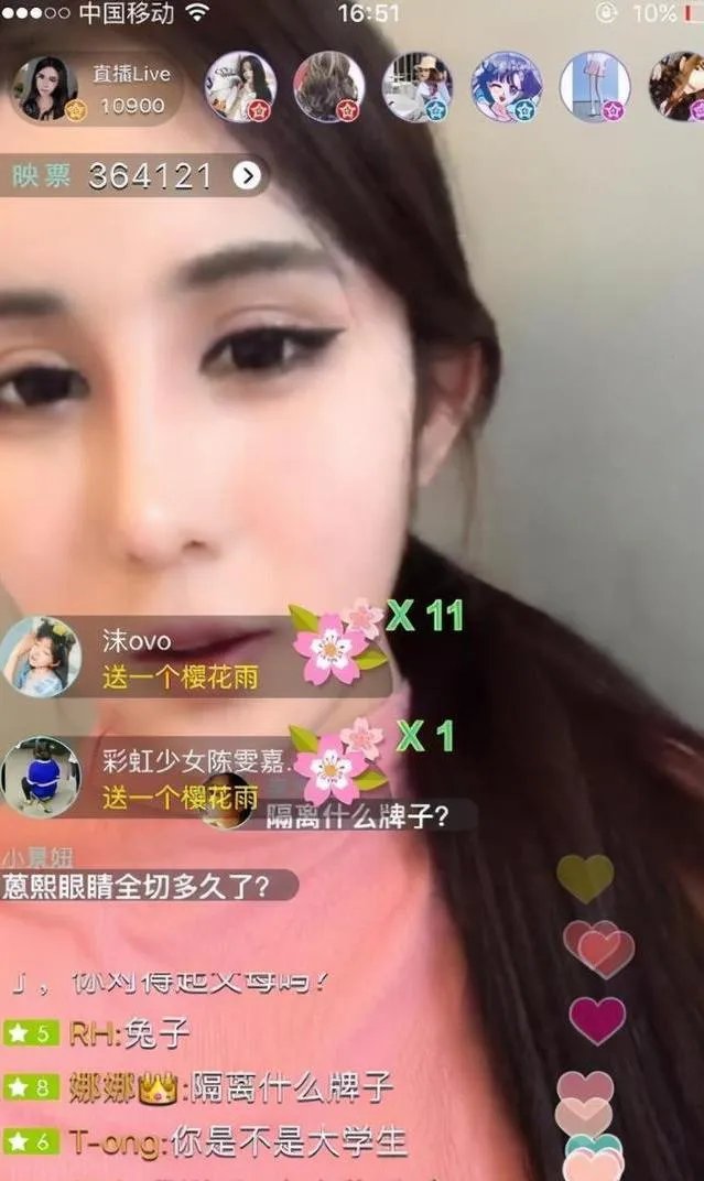 14岁就开始整容成“蛇精脸”，因炫富走红，现在又整成了混血，你怎么看？