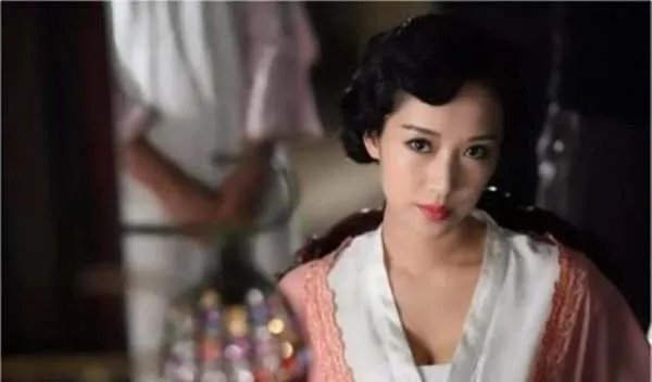 卢小嘉曾暴打黄金荣,之后卢家倒台,他的下场如何呢?