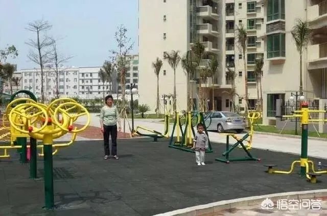 小区里的健身器材到底有用吗？