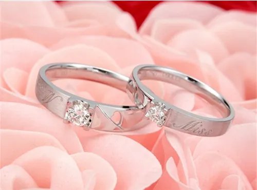 对戒戴左手还是右手 男女结婚戒指的正确戴法